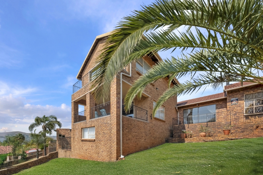 4 Bedroom Property for Sale in Helderkruin Gauteng