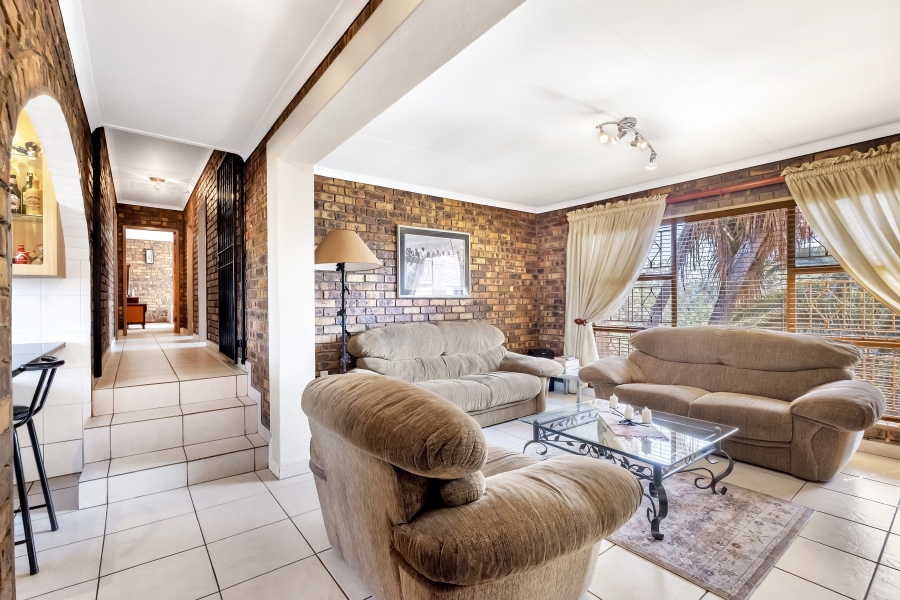 4 Bedroom Property for Sale in Helderkruin Gauteng