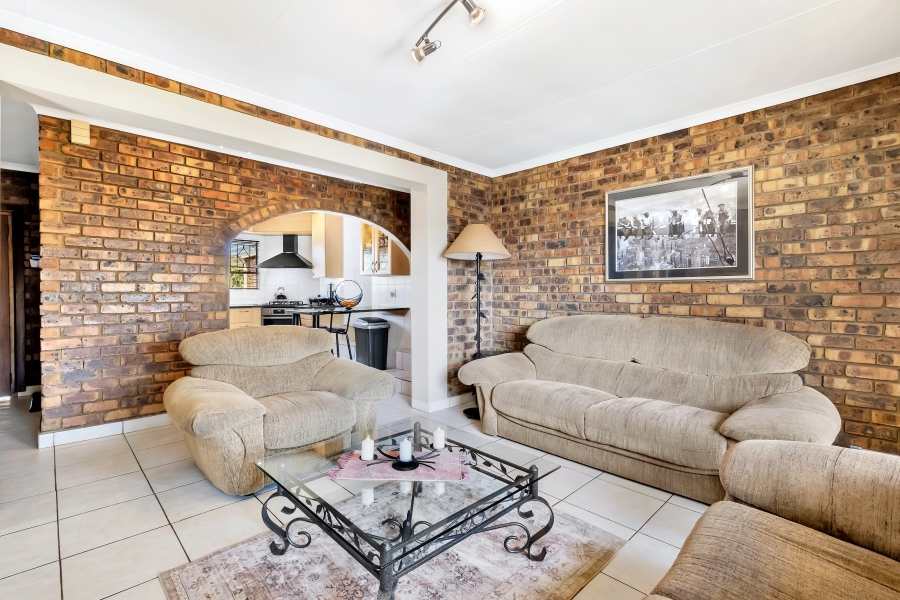 4 Bedroom Property for Sale in Helderkruin Gauteng