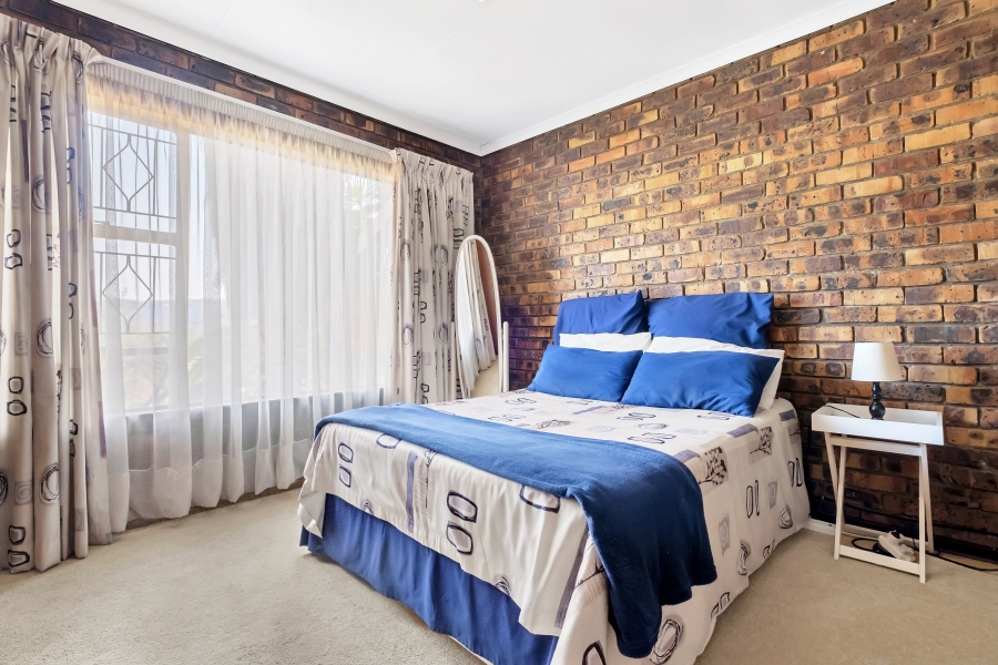 4 Bedroom Property for Sale in Helderkruin Gauteng