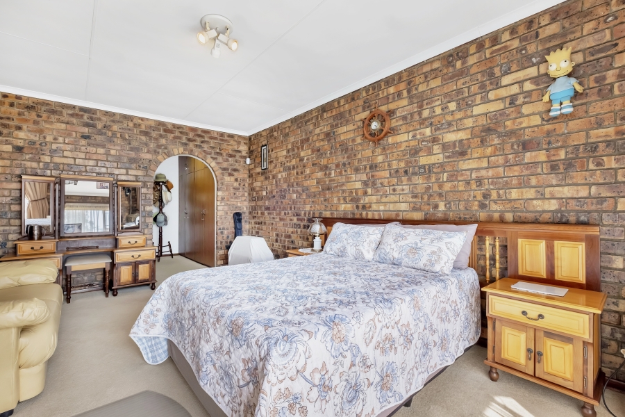 4 Bedroom Property for Sale in Helderkruin Gauteng