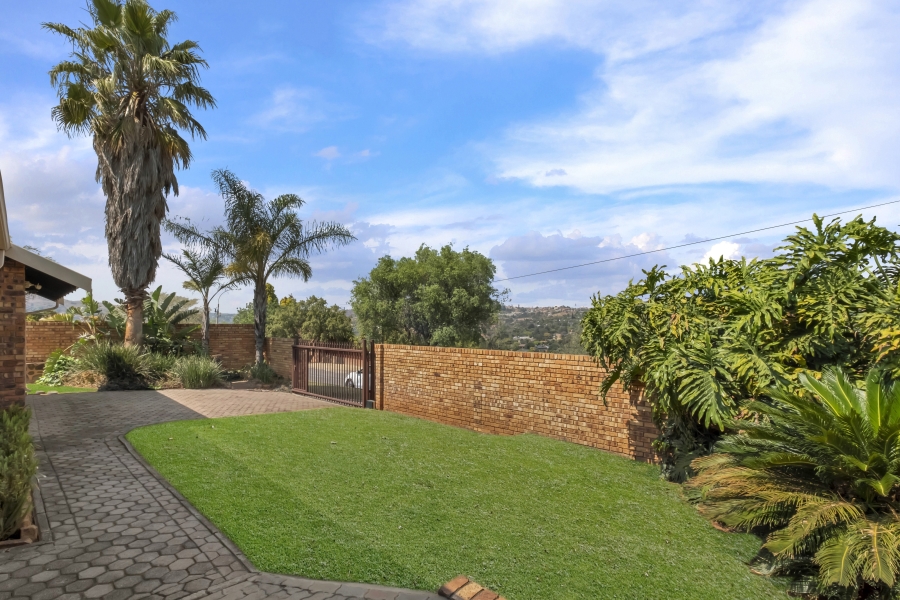 4 Bedroom Property for Sale in Helderkruin Gauteng