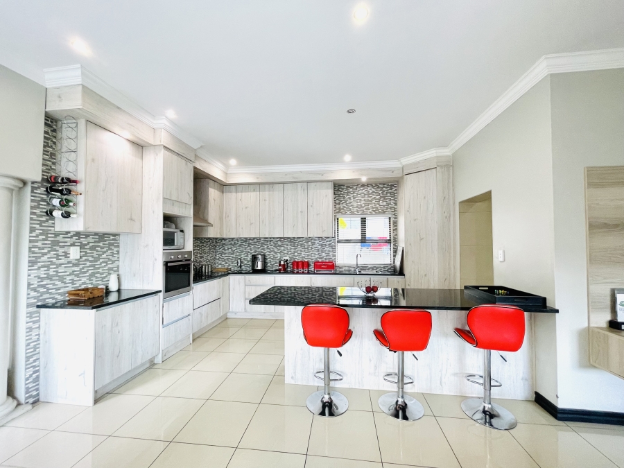 4 Bedroom Property for Sale in Kosmosdal Gauteng