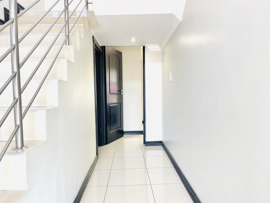 4 Bedroom Property for Sale in Kosmosdal Gauteng