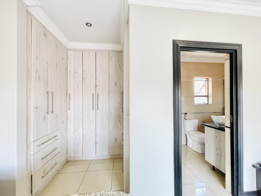 4 Bedroom Property for Sale in Kosmosdal Gauteng
