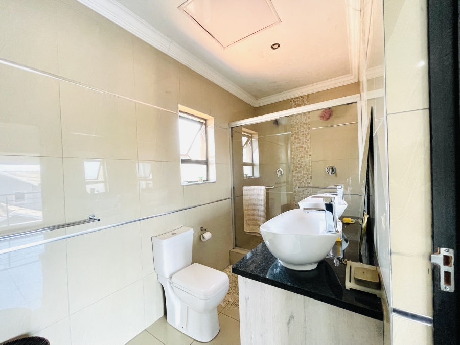 4 Bedroom Property for Sale in Kosmosdal Gauteng