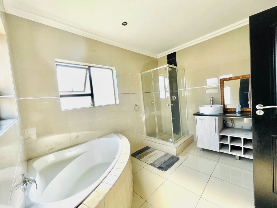4 Bedroom Property for Sale in Kosmosdal Gauteng