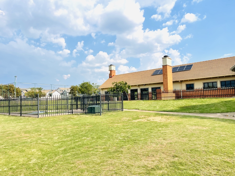 4 Bedroom Property for Sale in Kosmosdal Gauteng