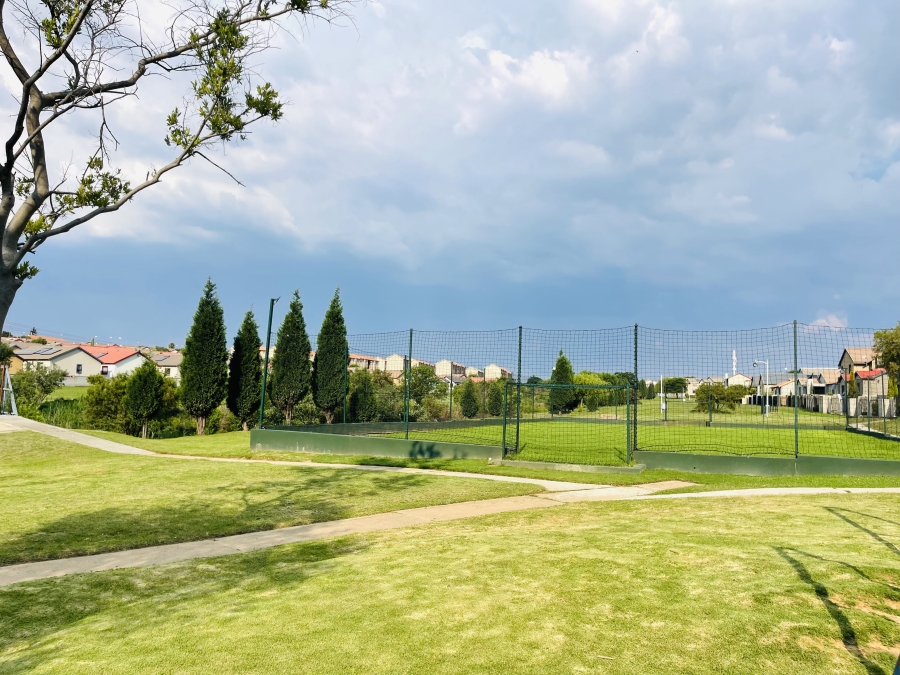 4 Bedroom Property for Sale in Kosmosdal Gauteng