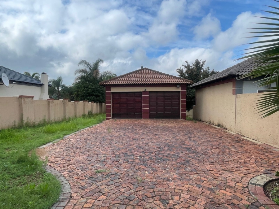 3 Bedroom Property for Sale in Thatchfield Estate Gauteng