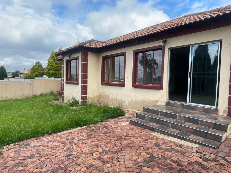 3 Bedroom Property for Sale in Thatchfield Estate Gauteng