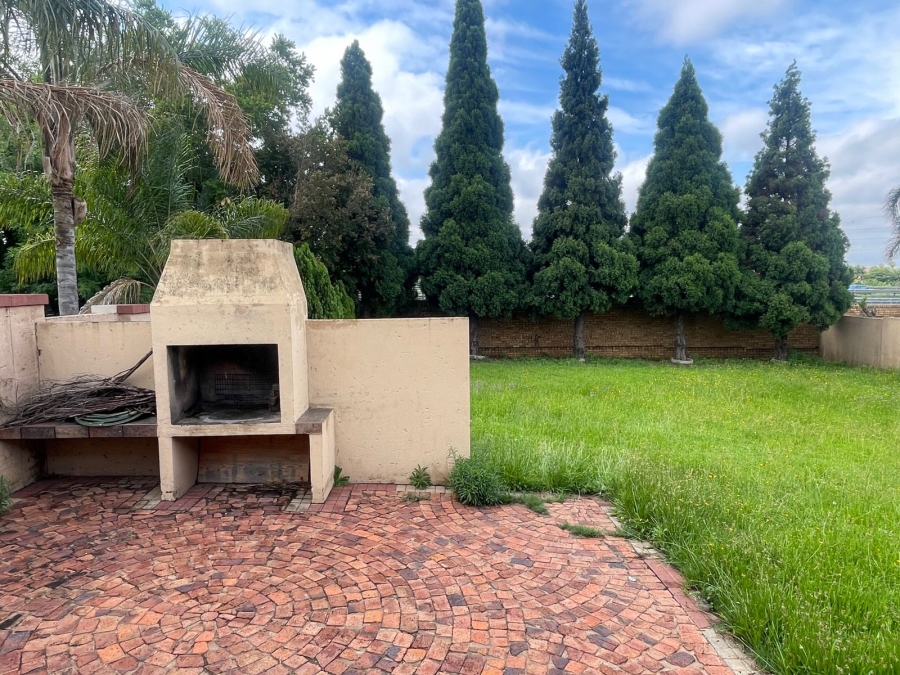 3 Bedroom Property for Sale in Thatchfield Estate Gauteng