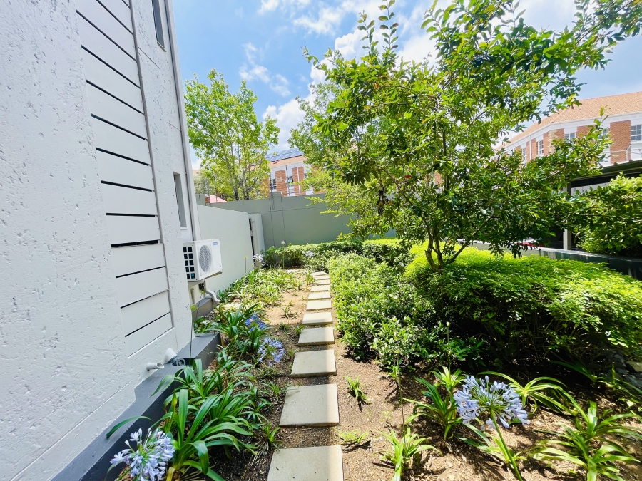 To Let 1 Bedroom Property for Rent in Fourways Gauteng