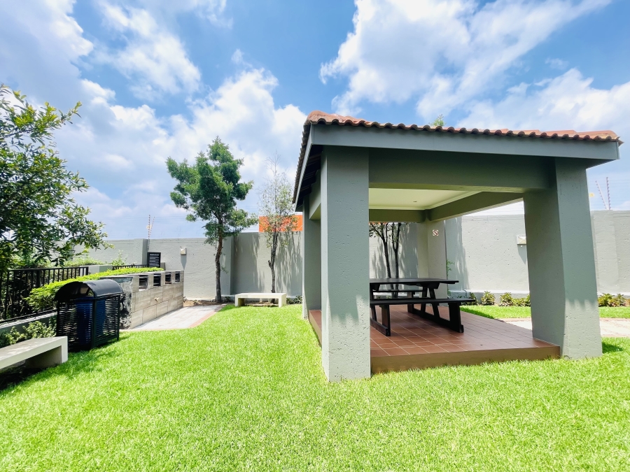 To Let 1 Bedroom Property for Rent in Fourways Gauteng