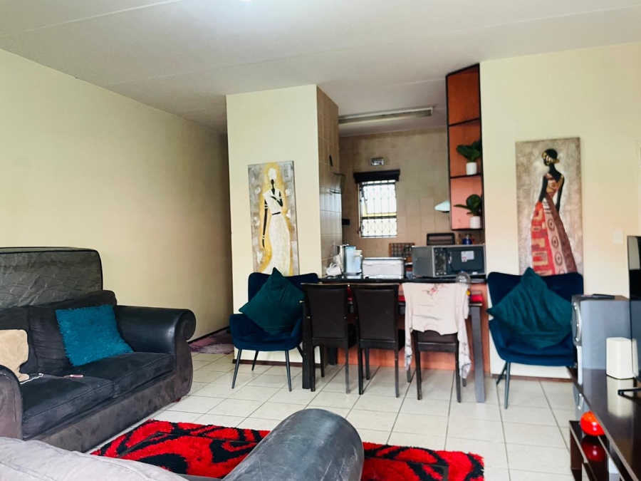 To Let 2 Bedroom Property for Rent in Pineslopes Gauteng