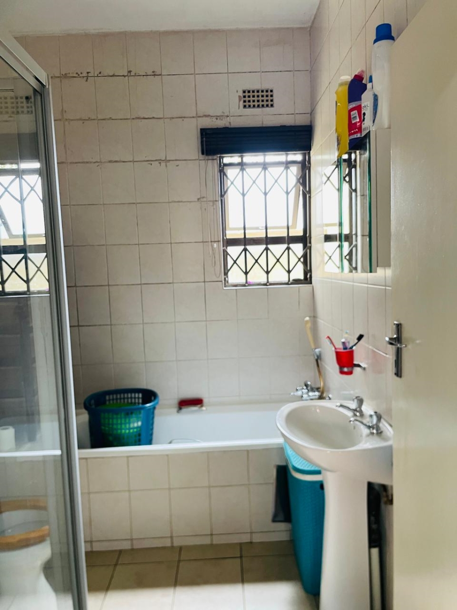 To Let 2 Bedroom Property for Rent in Pineslopes Gauteng