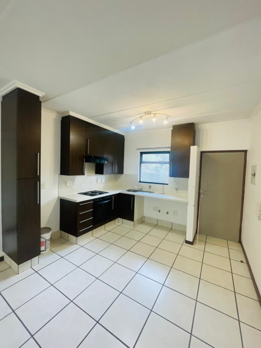 To Let 2 Bedroom Property for Rent in Fourways Gauteng