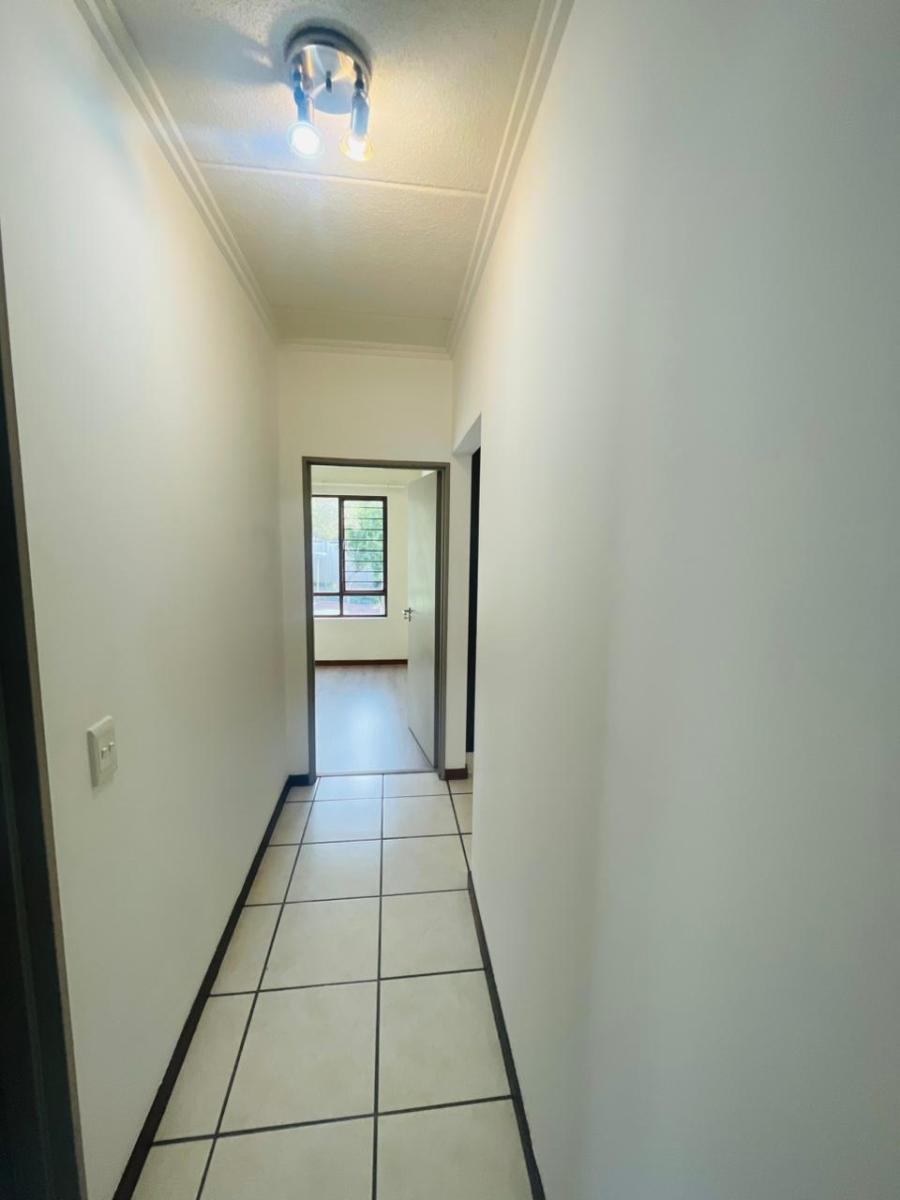 To Let 2 Bedroom Property for Rent in Fourways Gauteng
