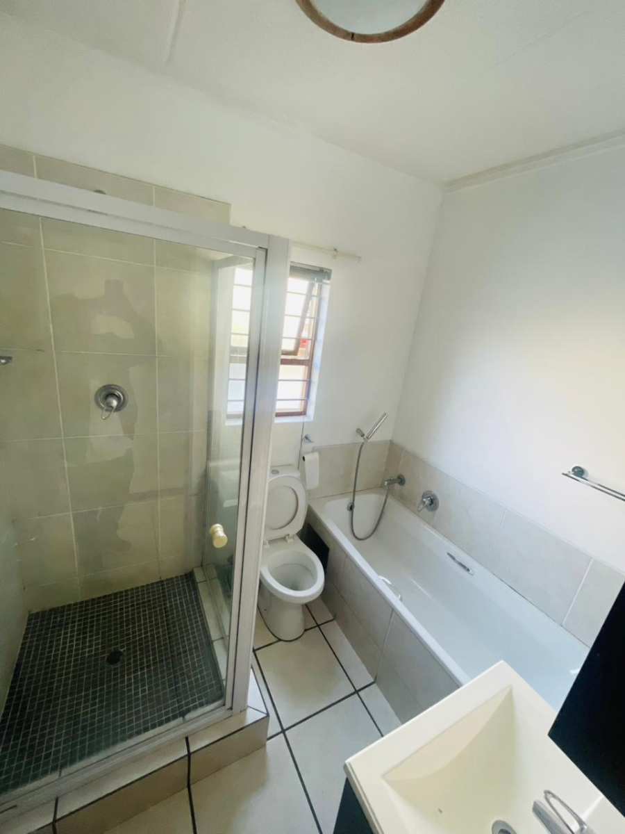 To Let 2 Bedroom Property for Rent in Fourways Gauteng