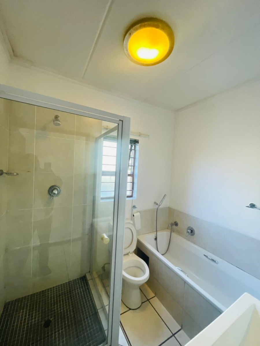 To Let 2 Bedroom Property for Rent in Fourways Gauteng