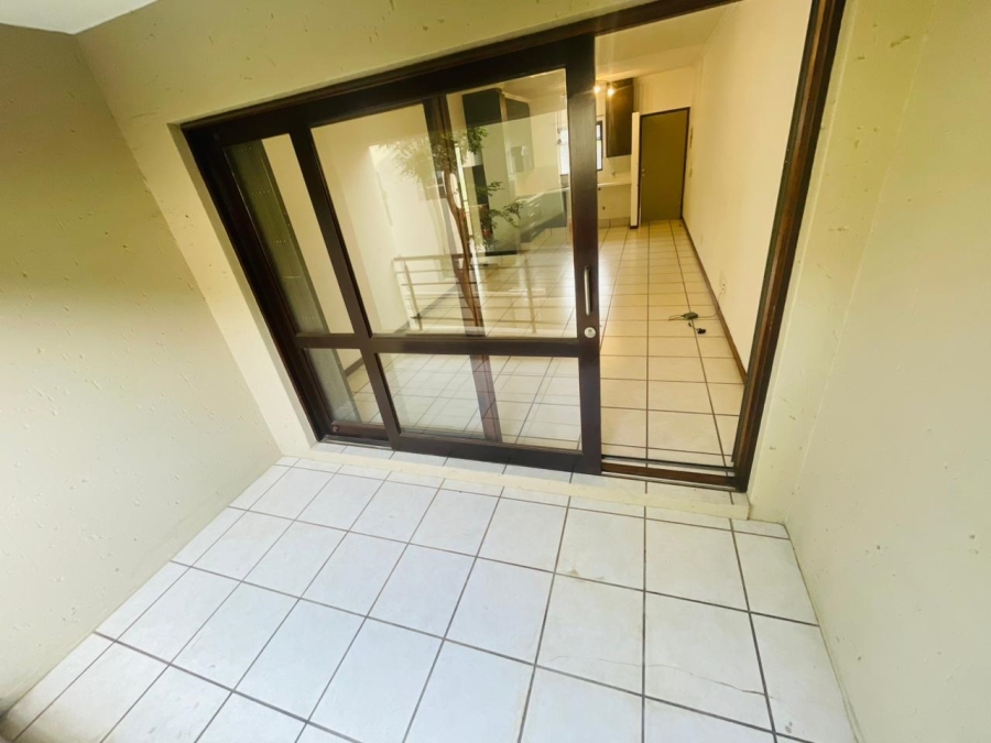 To Let 2 Bedroom Property for Rent in Fourways Gauteng