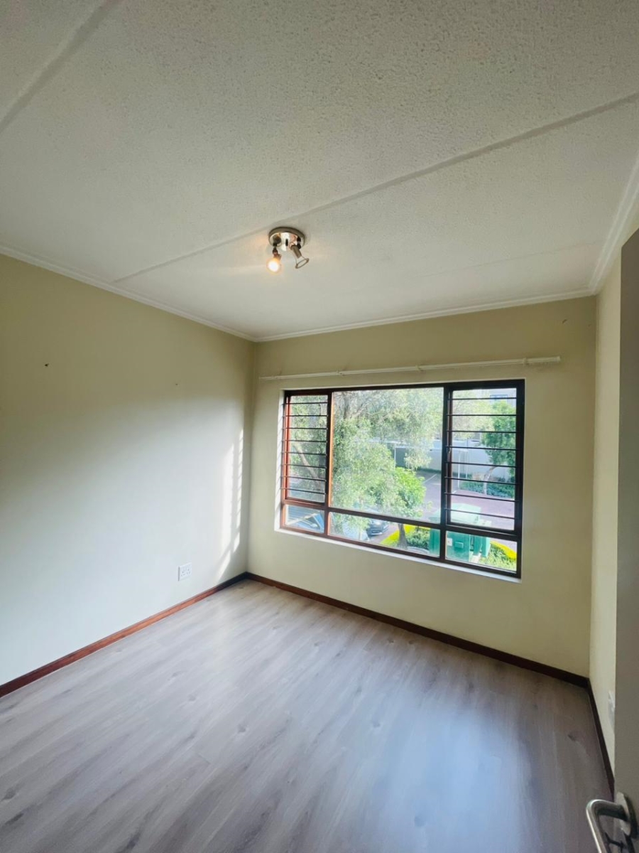 To Let 2 Bedroom Property for Rent in Fourways Gauteng