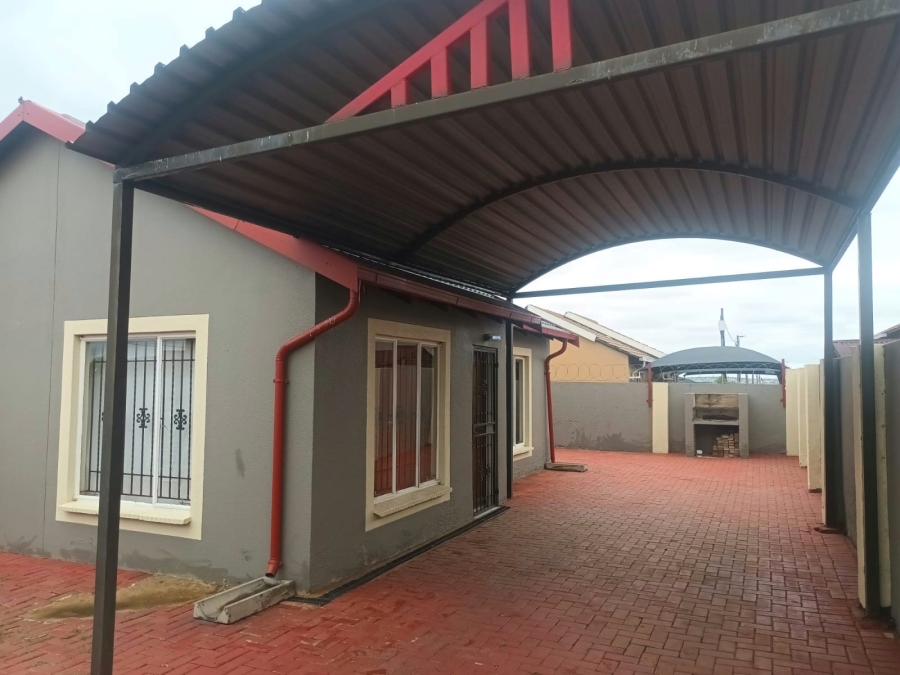 2 Bedroom Property for Sale in Rosslyn Gauteng