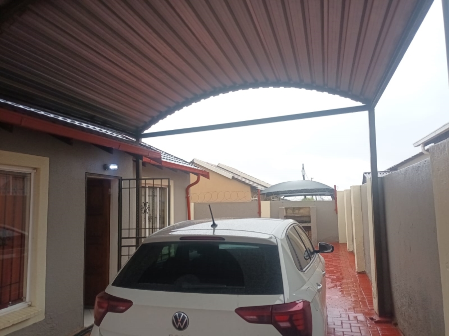 2 Bedroom Property for Sale in Rosslyn Gauteng