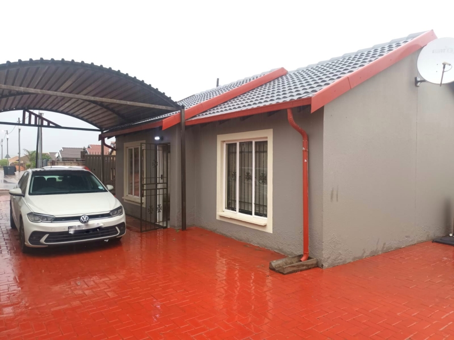 2 Bedroom Property for Sale in Rosslyn Gauteng