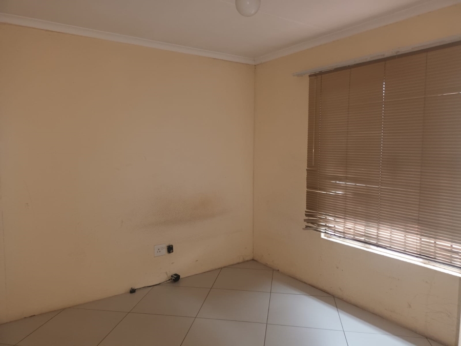 2 Bedroom Property for Sale in Rosslyn Gauteng