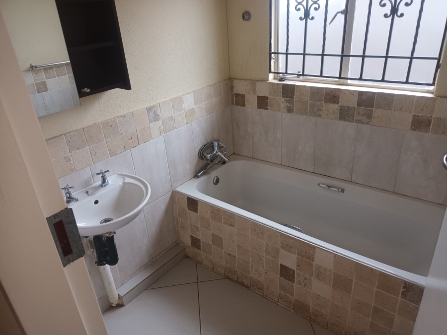 2 Bedroom Property for Sale in Rosslyn Gauteng