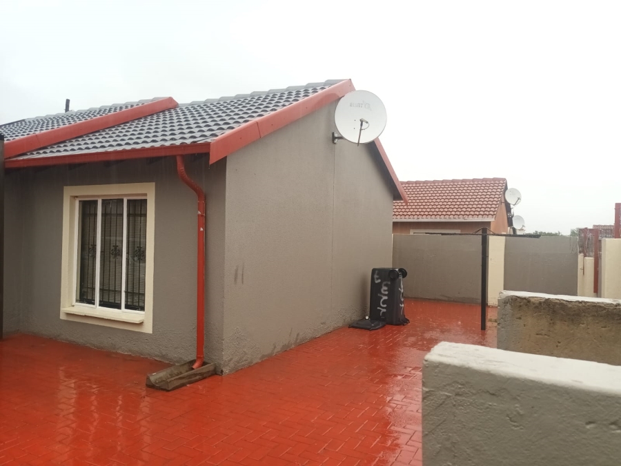 2 Bedroom Property for Sale in Rosslyn Gauteng