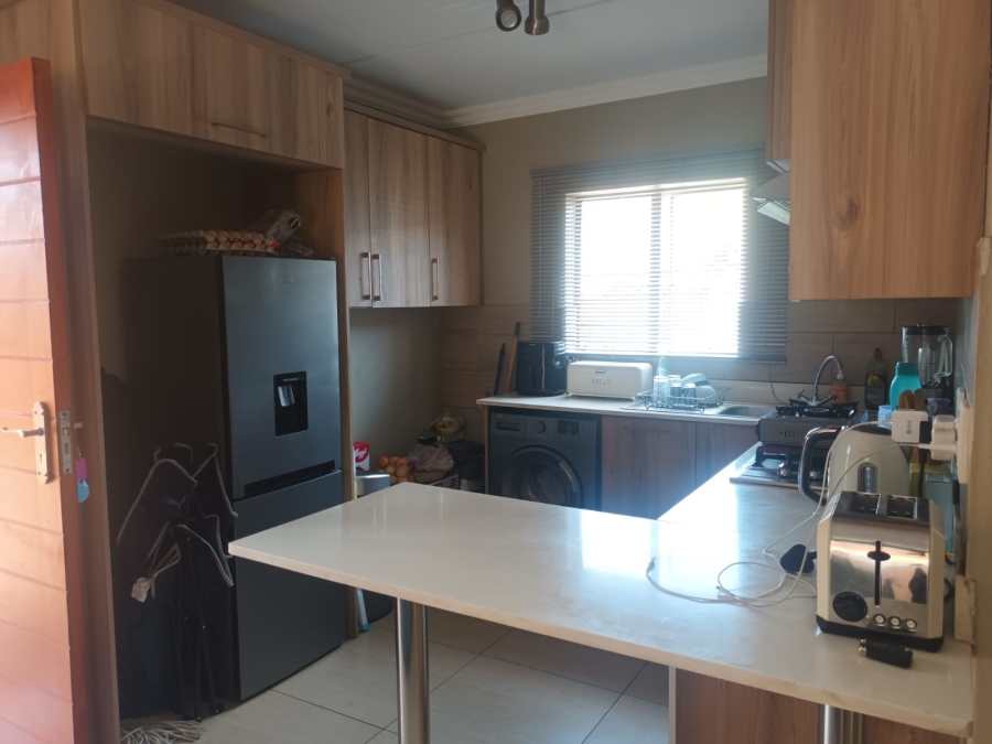 2 Bedroom Property for Sale in Andeon AH Gauteng