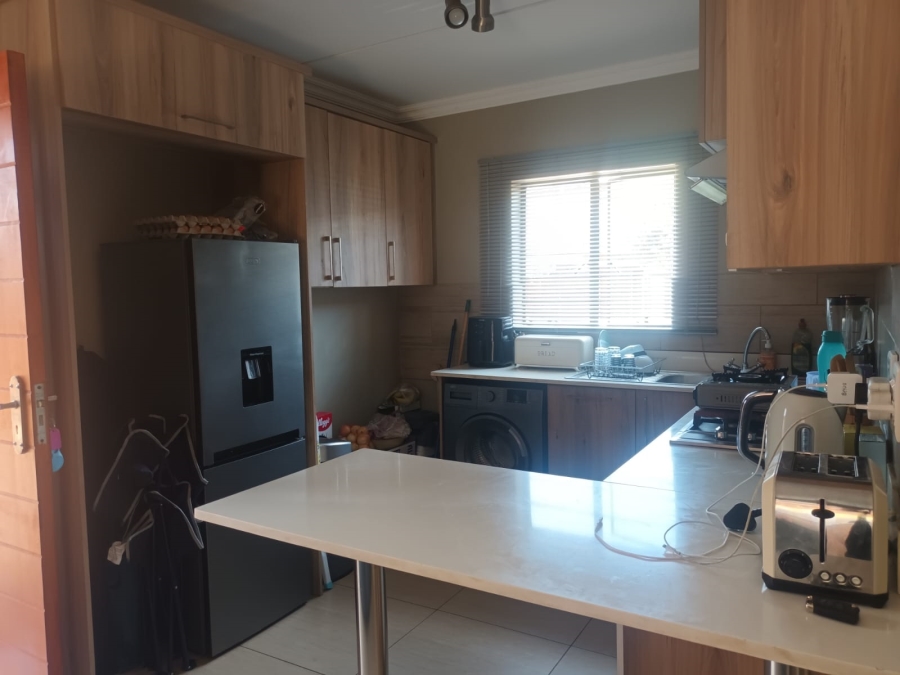 2 Bedroom Property for Sale in Andeon AH Gauteng