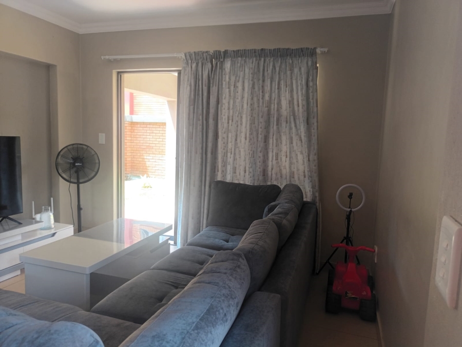 2 Bedroom Property for Sale in Andeon AH Gauteng