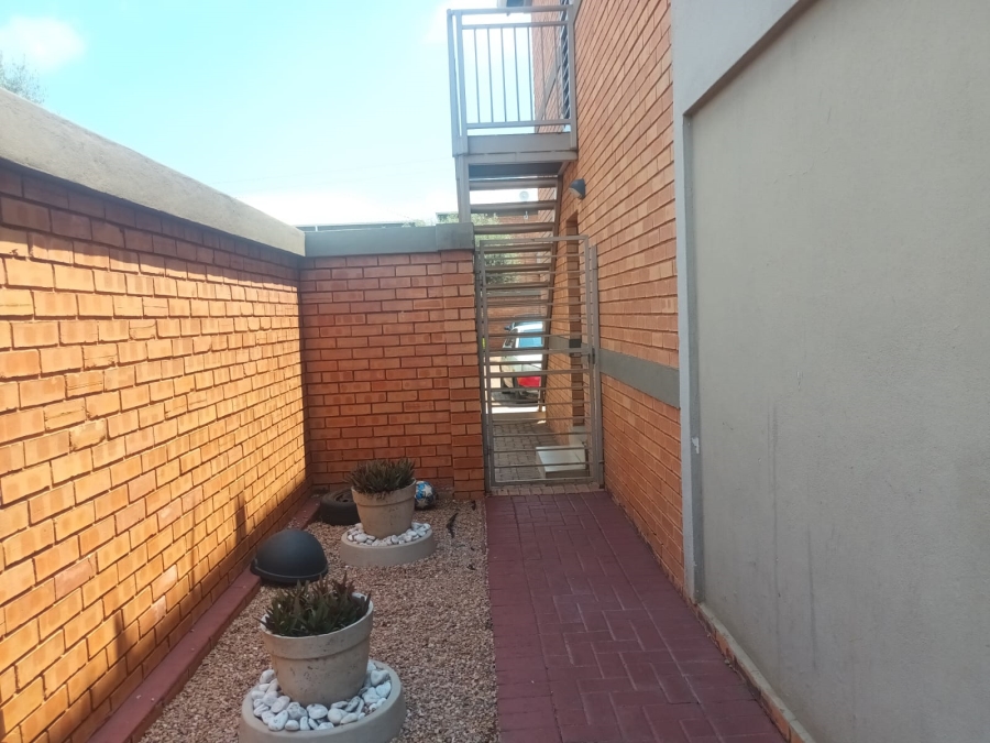 2 Bedroom Property for Sale in Andeon AH Gauteng