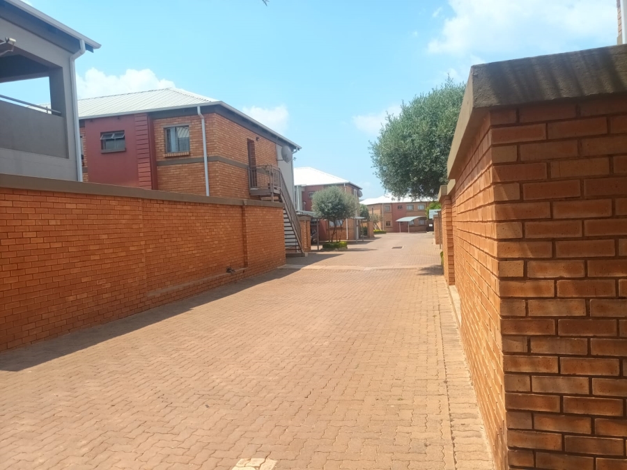 2 Bedroom Property for Sale in Andeon AH Gauteng