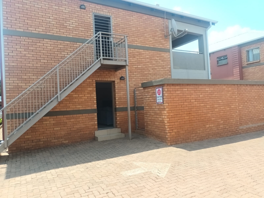 2 Bedroom Property for Sale in Andeon AH Gauteng