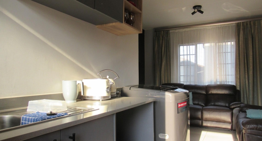 2 Bedroom Property for Sale in Fleurhof Gauteng