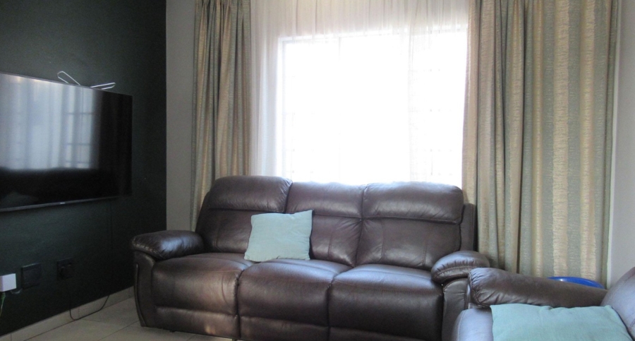 2 Bedroom Property for Sale in Fleurhof Gauteng