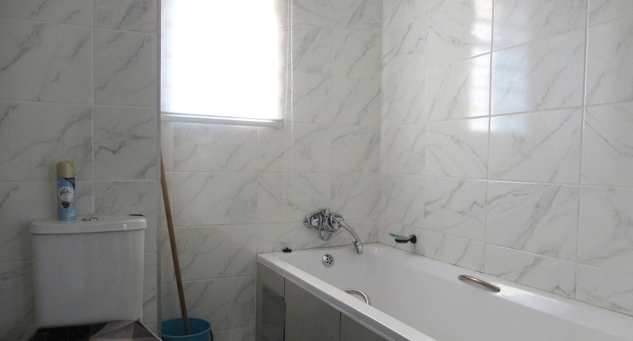 2 Bedroom Property for Sale in Fleurhof Gauteng