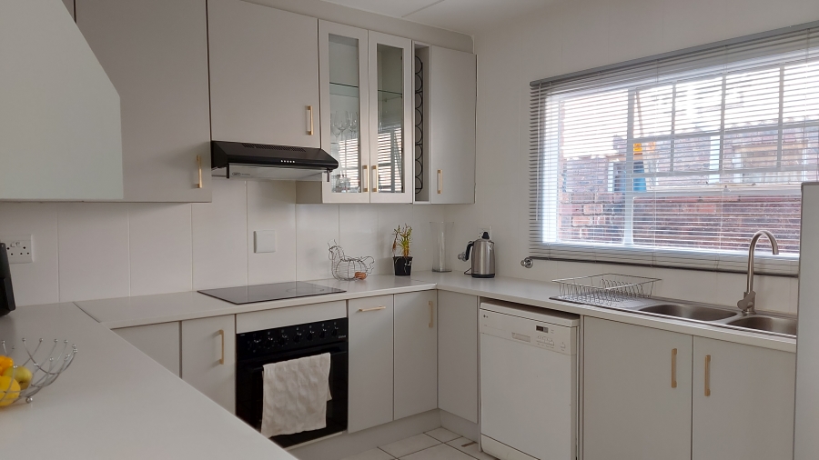 To Let 2 Bedroom Property for Rent in Fairlead Gauteng