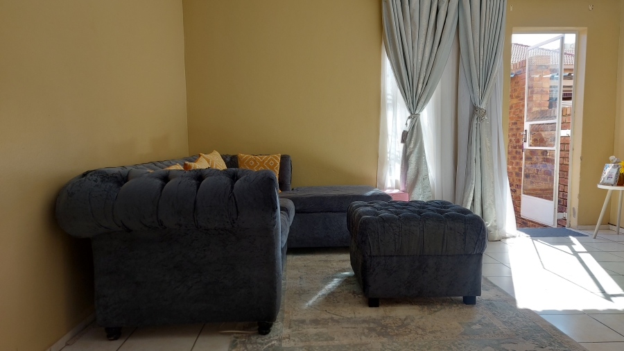 To Let 2 Bedroom Property for Rent in Fairlead Gauteng