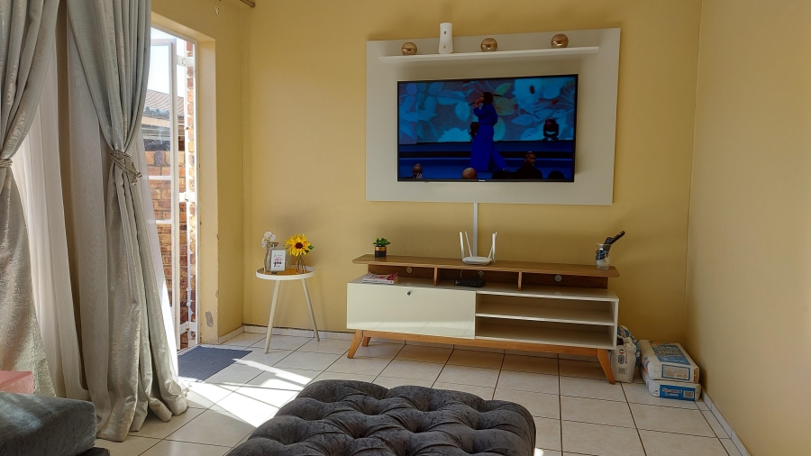 To Let 2 Bedroom Property for Rent in Fairlead Gauteng