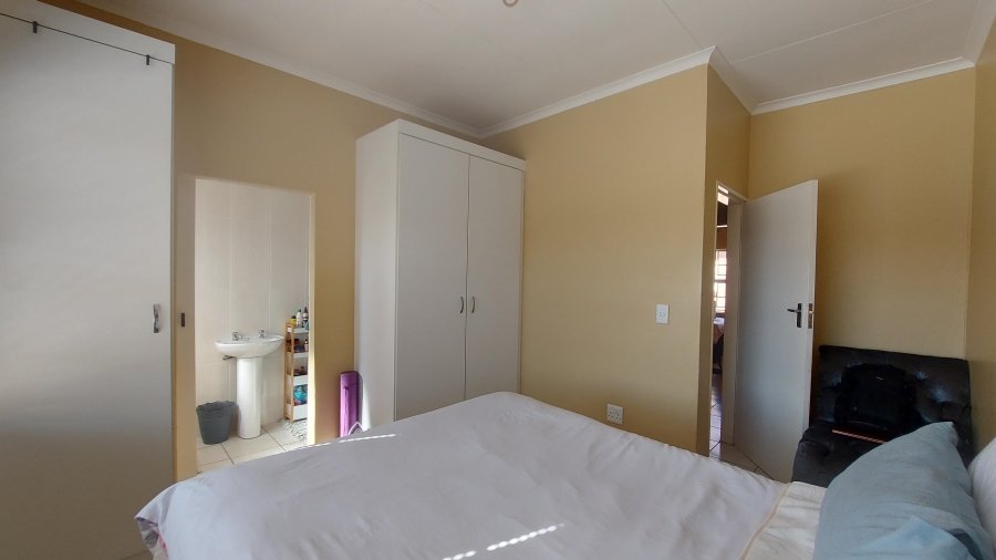 To Let 2 Bedroom Property for Rent in Fairlead Gauteng