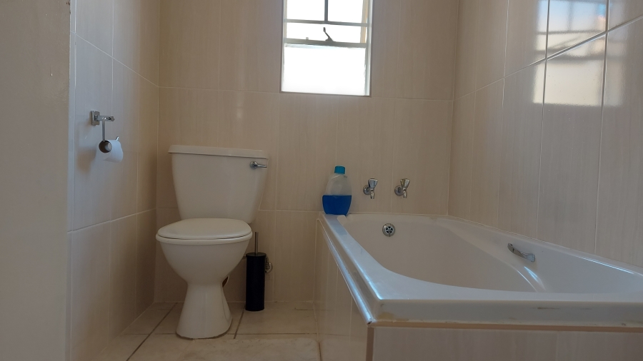 To Let 2 Bedroom Property for Rent in Fairlead Gauteng