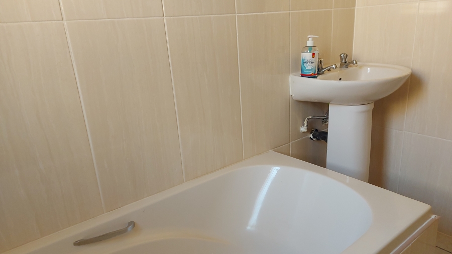 To Let 2 Bedroom Property for Rent in Fairlead Gauteng