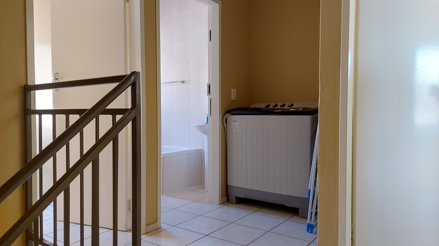 To Let 2 Bedroom Property for Rent in Fairlead Gauteng