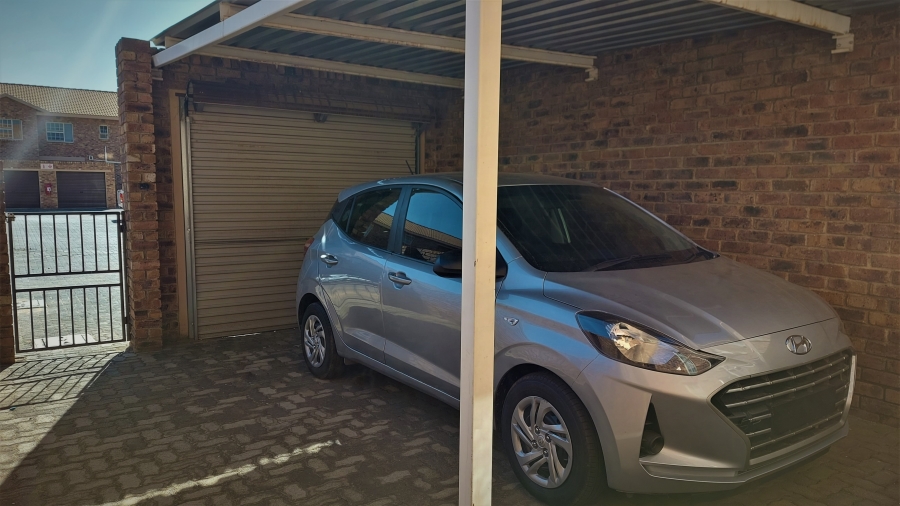 To Let 2 Bedroom Property for Rent in Fairlead Gauteng