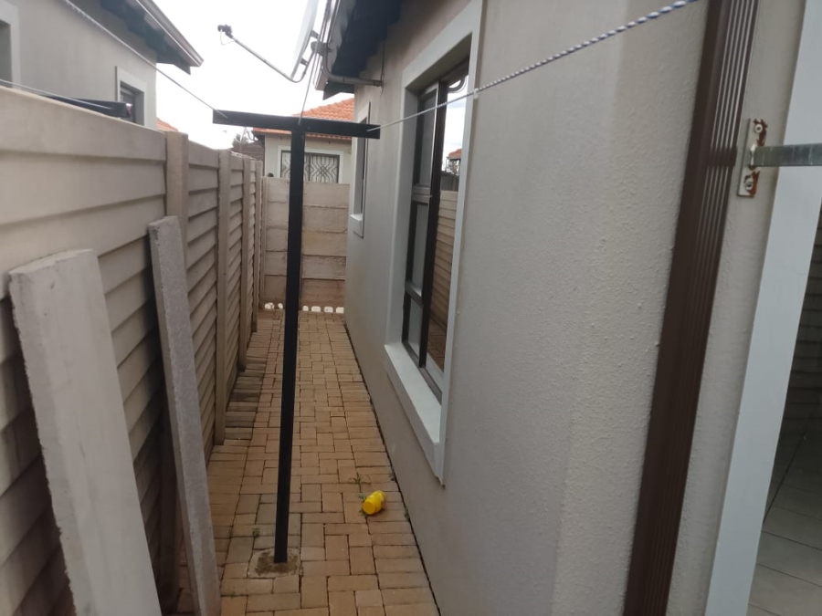 2 Bedroom Property for Sale in Alliance Gauteng